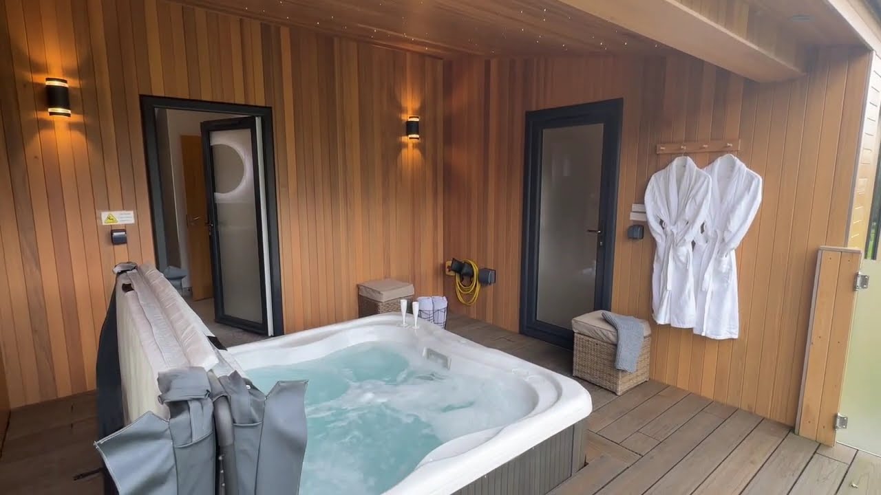 Hot tub mini breaks UK | Lodge with Jacuzzi | Luxury hot tub accommodation | ORCHID