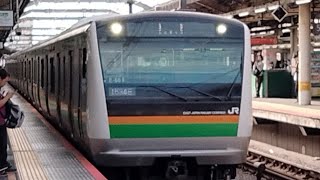 JR東日本E233系3000番台横コツE65編成+JR東日本E233系3000番台横コツ03編成が回送列車として赤羽駅を高速通過するシーン(回1534E)2023/10/07