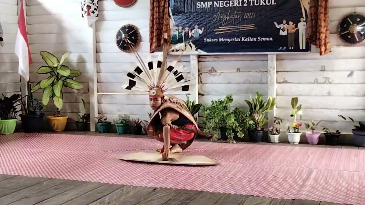 Tarian Dayak Tunggal Laki-laki