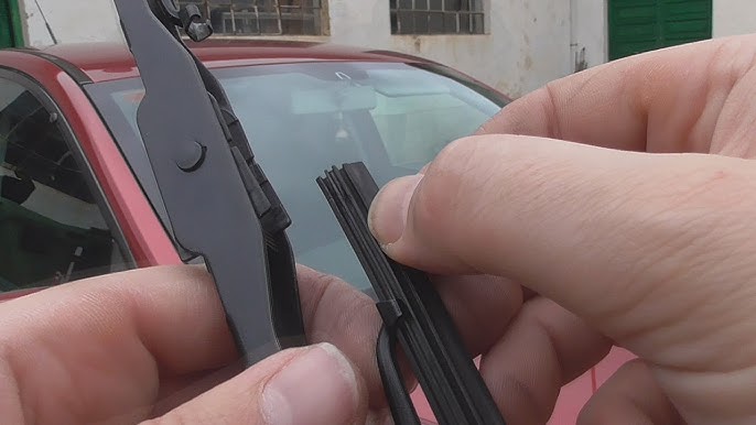 Cómo elegir correctamente las escobillas limpiaparabrisas de tu coche -  Autofácil