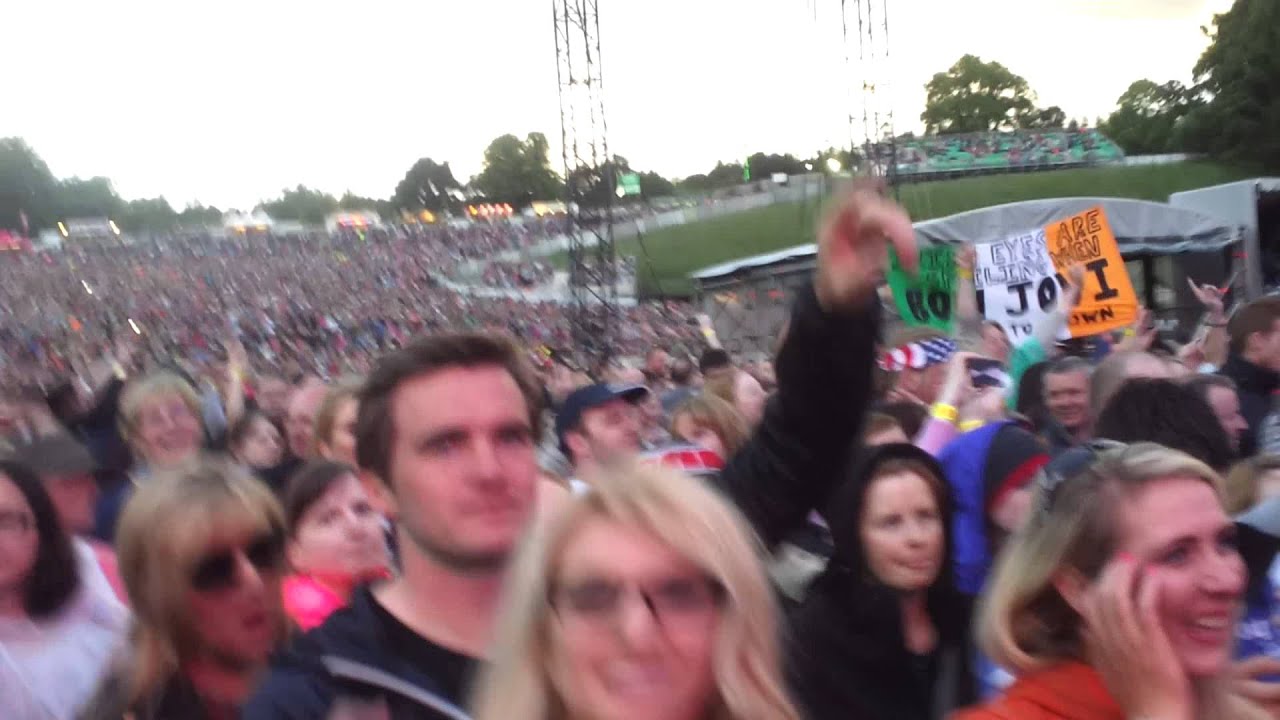 Bon jovi slane 13 crowd goes mad