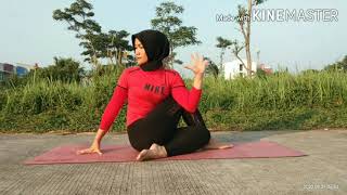 #YogauntukAsamLambung #YogaKesehatan Yoga With @Bunda Rini