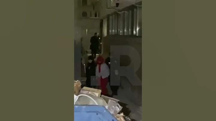 После допроса Елену Блиновскую в наручниках увезли в изолятор временного содержания