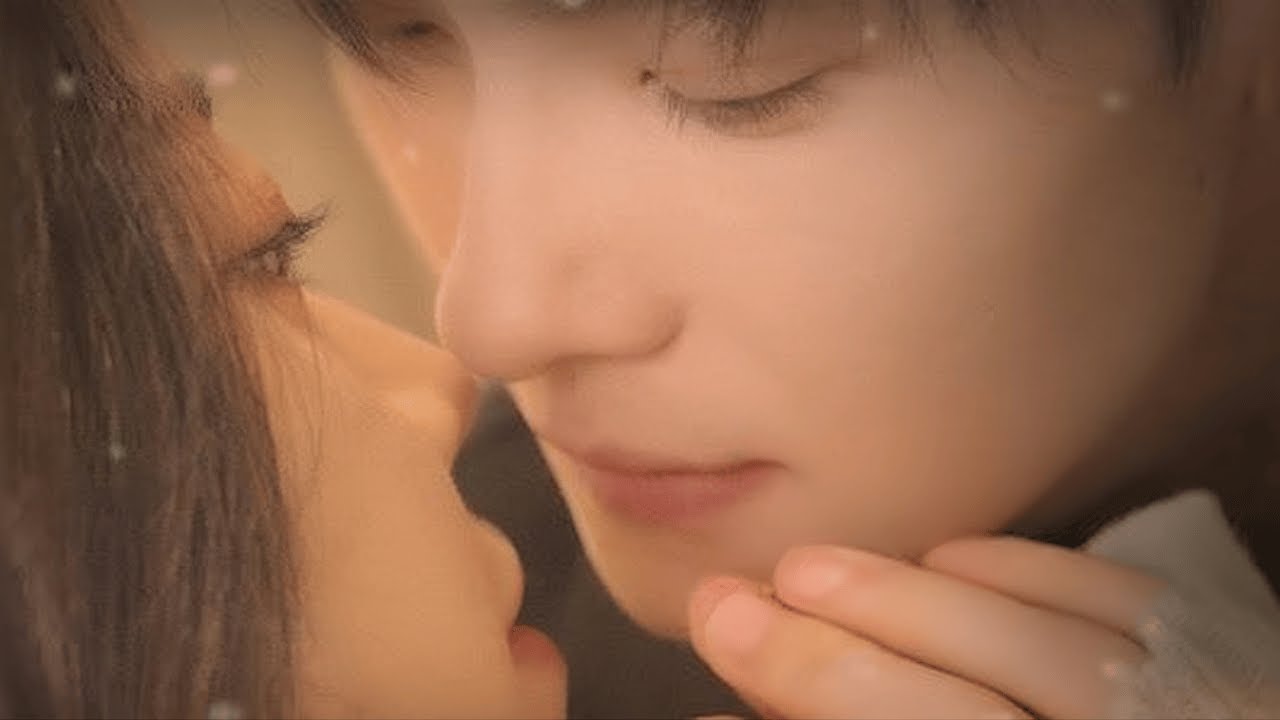 Cô gái vất vả đi làm thêm để nuôi bạn trai ăn học, ai dè bị anh ta và cô bạn thân cắm sừng dài 3 mét