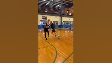 🔑 Using The Stutter Step To Get Downhill Off A Ball Screen