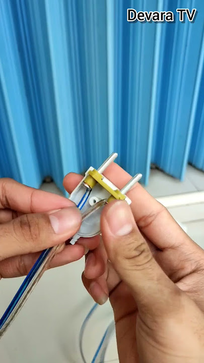 Cara memasang kabel pada colokan steker listrik | Memasang kabel steker #shorts