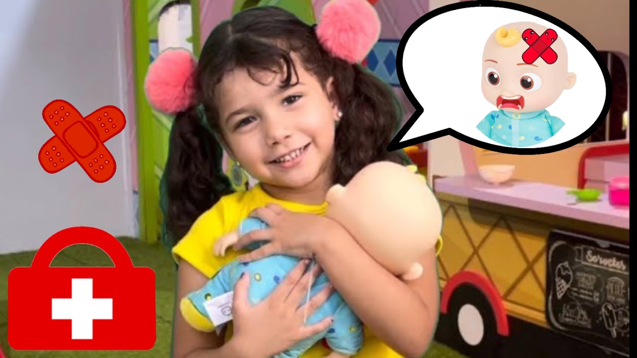 Meu Boneco se machucou Brincando no Parquinho e Laura cuidou Direitinho ...