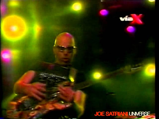 Joe Satriani - Friends (Live in Santiago) class=