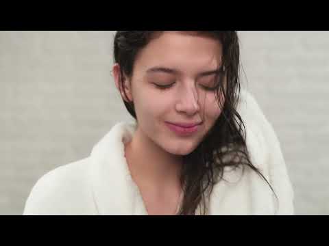 Video: Cómo aplicar aceite de ricino para el cabello: 15 pasos (con imágenes)