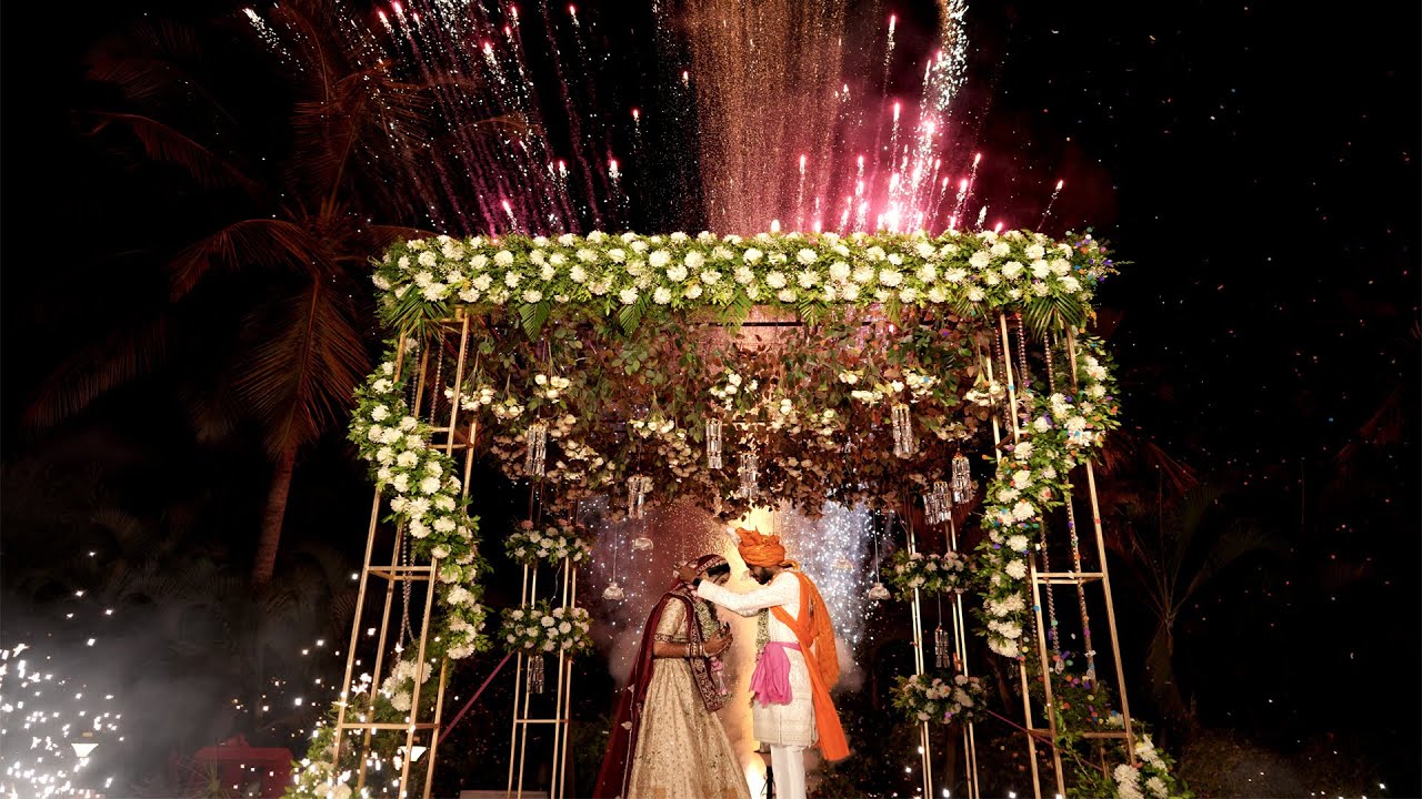 JAIN WEDDING VARMALA @storiesfromunaisPhotograpy