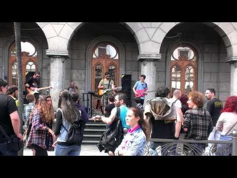 13 - კარგია როდესაც ხარ პრეზიდენტი (Live) ბათუმი(ქუჩის მუსიკის დღე)