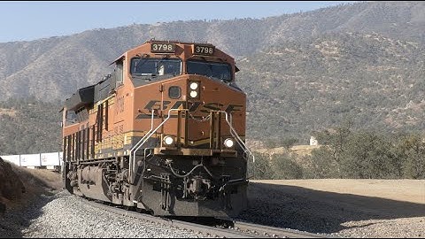 4K: UNION PACIFIC & BNSF TRAINS OVER TEHACHAPI PASS (Sept 2022)