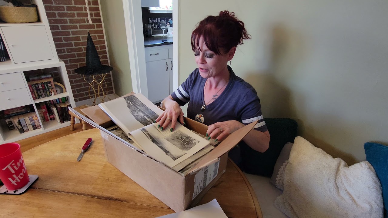 Lethbridge: A History in Pictures-Lorien's Unboxing Video