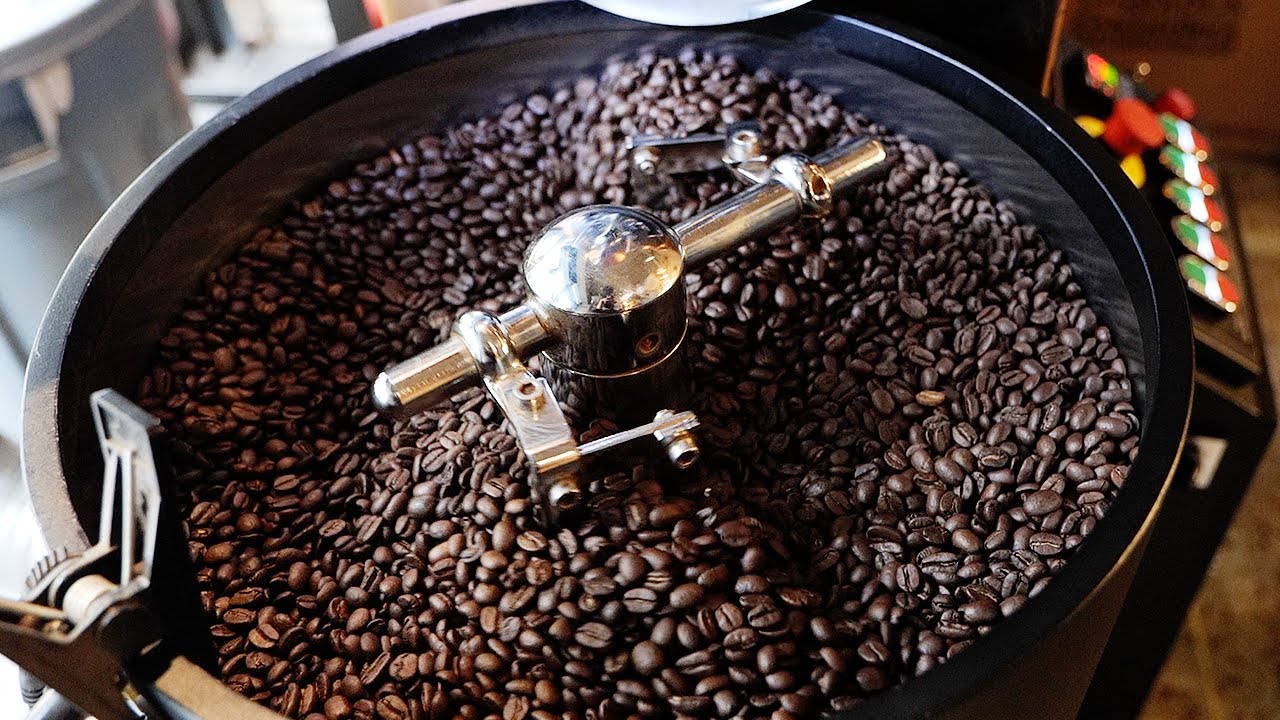 원두를 직접 볶아서 만드는 커피 카페 / a coffee cafe that roasts and sells coffee beans ...