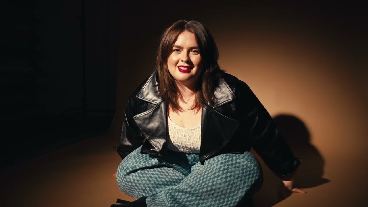 Meredith Rounsley – "Steady" (Music Video) adlı videoyu YouTube'da izle Meredith Rounsley – "Steady" (Music Video) adlı videoyu YouTube'da izle