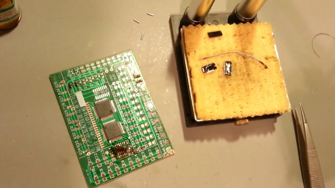 Desoldering and soldering SMD components with a minimum of equipment