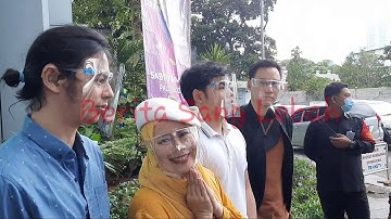 Besarkan Anak, Dewi Yull Rela Sekolah Lagi