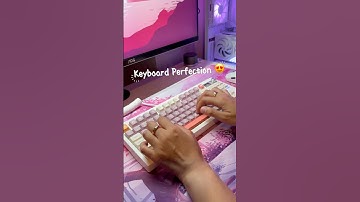 How good does the keyboard sound 😍😍 #keyboard #asmrtyping #asmr #setup #techtok