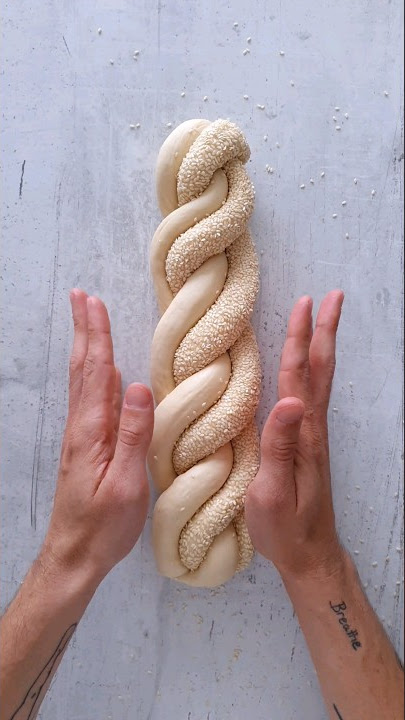 A stunning challah twist - Four strands, 180g each, 50cm length #challah #baking #breadrecipe