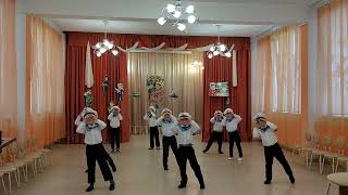 Танец "Яблочко" в средней группе.