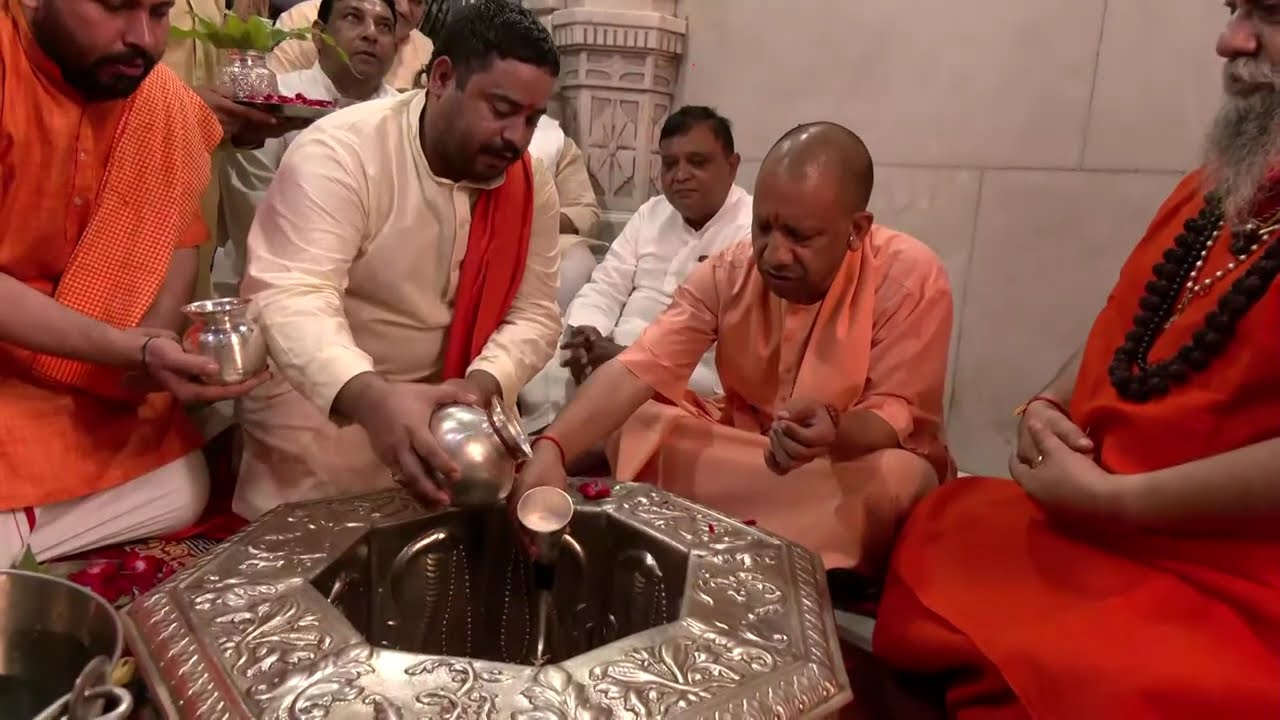 मुख्यमंत्री योगी आदित्यनाथ जी द्वारा गाजियाबाद में दूधेश्वर नाथ मंदिर में दर्शन-पूजन