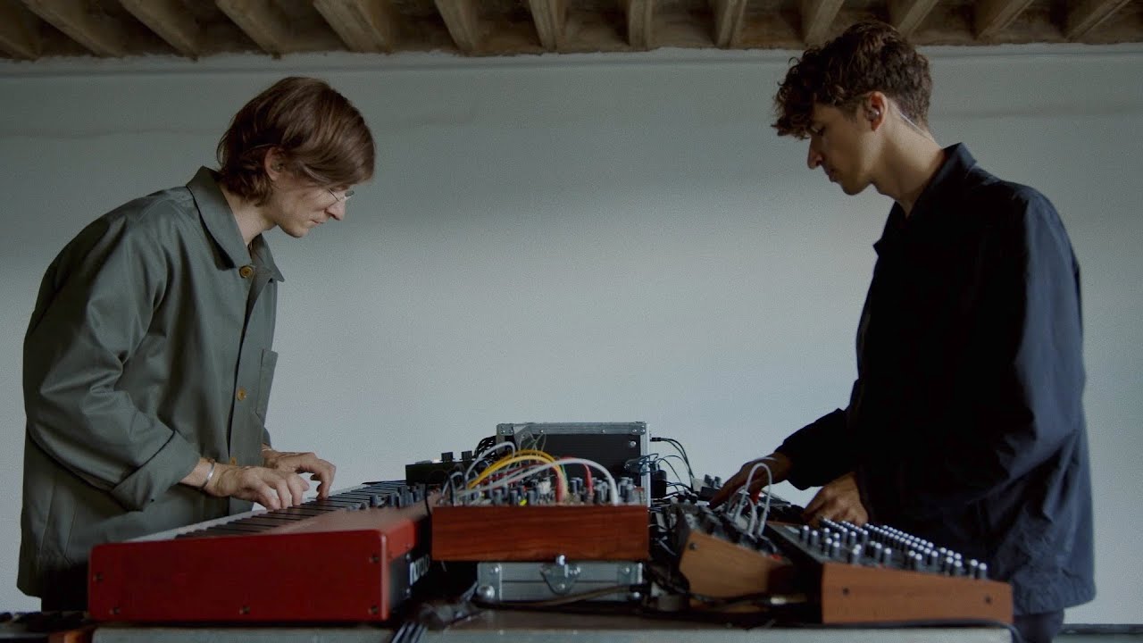 TWO LANES & Panama - Left Behind (Live Session) auf YouTube ansehen TWO LANES & Panama - Left Behind (Live Session) auf YouTube ansehen
