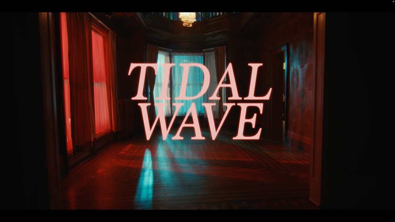 Alana Yorke - Tidal Wave (Official Video) auf YouTube ansehen Alana Yorke - Tidal Wave (Official Video) auf YouTube ansehen