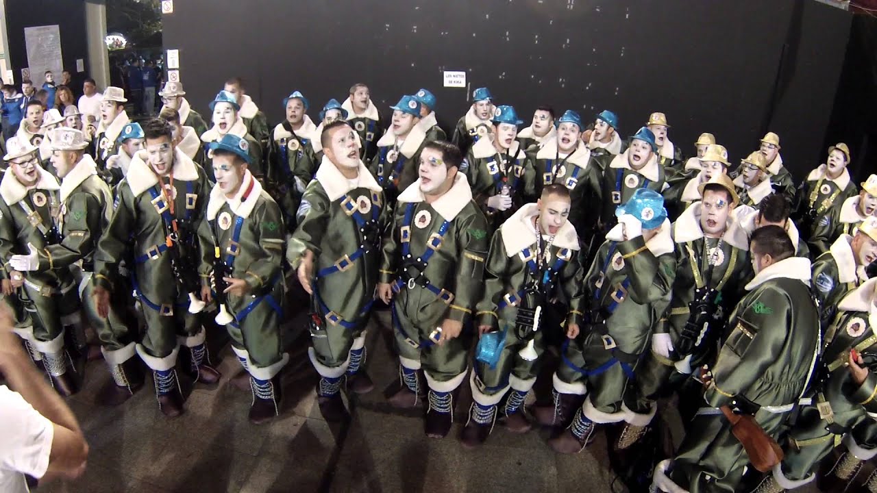 Nietos de Sary Manchez calentando voces en la Final 2016