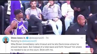 Mike Brown calls immediate timeout to coach Davis to take the charge when Ayton rolls to the rim