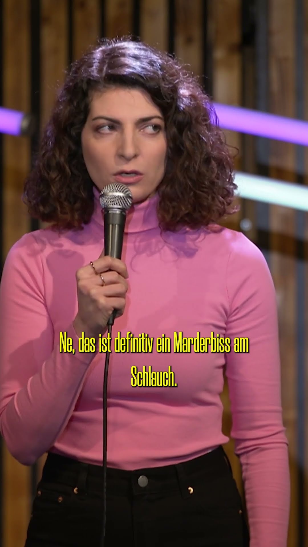 Filiz Tasdan lässt Edin mit schlechten Witzen im Comedy-Club auffliegen | Edins Neo Night