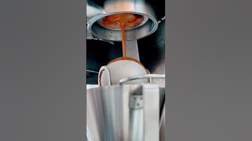 “Smooth & Cold: Espresso Extraction with a Bottomless Portafilter”