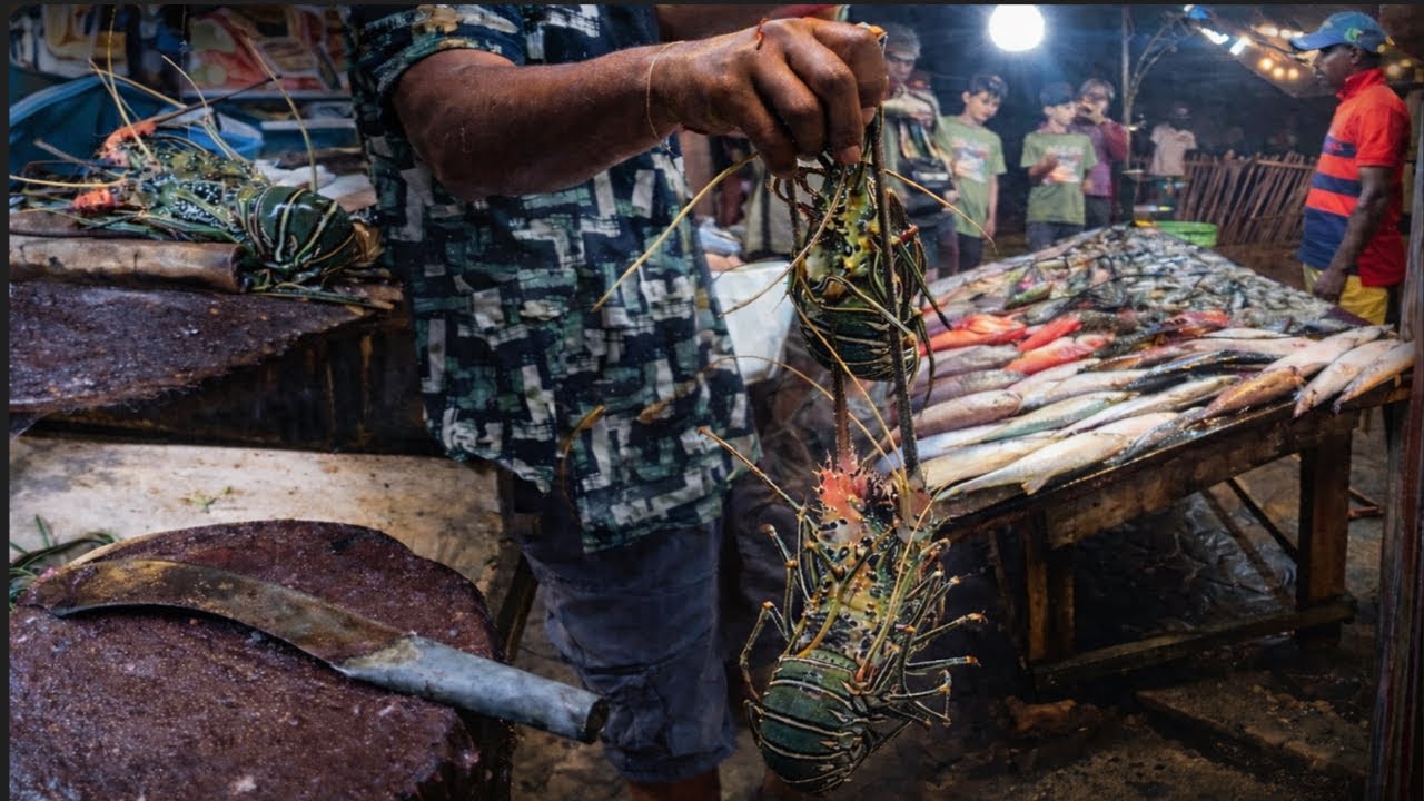 Fresh giant Lobsters cuting🦞|INSANE Night Seafood Market