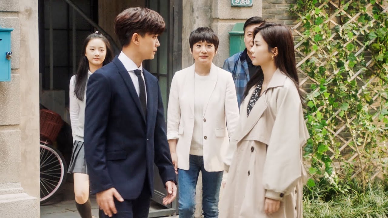 收到霸道總裁的短信，灰姑娘迫不及待的跑下樓找他，滿心滿眼都是他！#一生一世  #任嘉倫  💖#白鹿