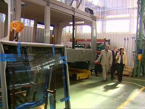 El tranv&iacute;a toma forma en la f&aacute;brica