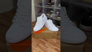 Unboxing : SB Dunk Low ‘Orange Label - Triple White’. #nike #heat #sbdunks #complexkicks #nikesb
