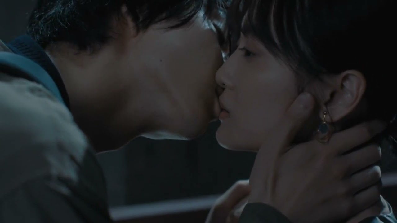 山下 美 月 キス