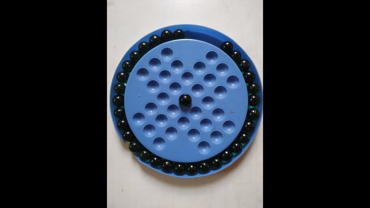 Sheshu solves brainvita puzzle blindfolded under 3 minutes - YouTube