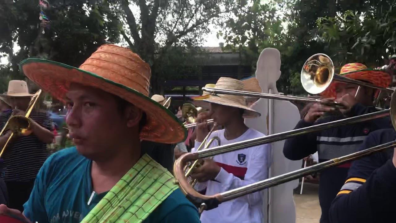 แตรวงพรพ่อพาศิษย์ขุนแผน  ต.เบิกไพร อ.บ้านโป่ง จ.ราชบุรี โทร 098-303-1577 อ้น