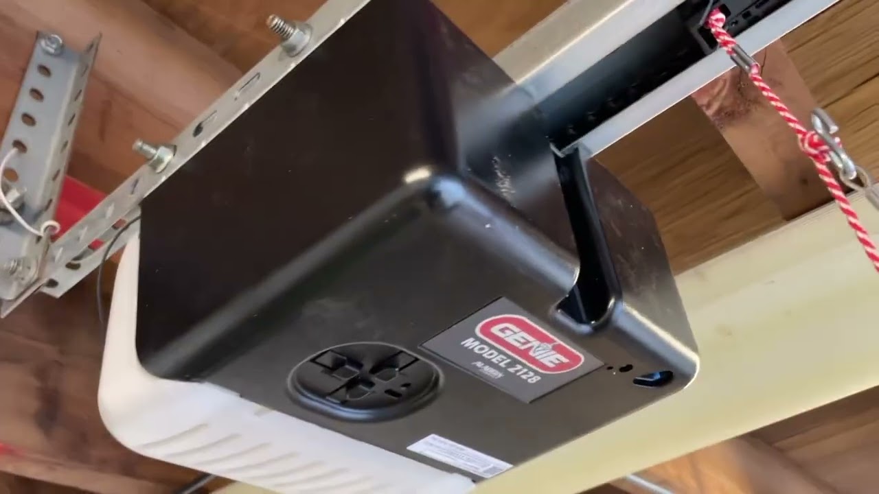 Обзор открывателя гаражных ворот Genie Chain Drive 750 HPc с беспроводной клавиатурой