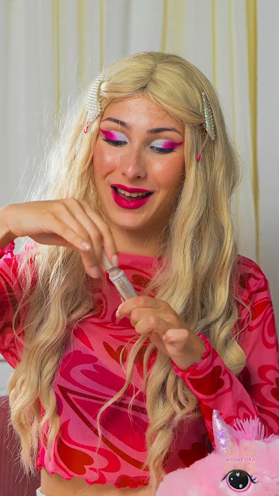 BARBIE MEMBUTUHKAN BANTUAN KITA! 😱 | Mari kita sembunyikan jari kaki berbulu itu! #shorts