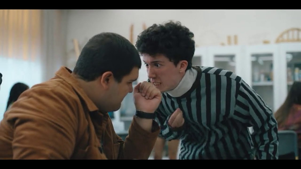 Moritz demuestra que es el mayor imbécil de Netflix | How To Sell Drugs Online Latino