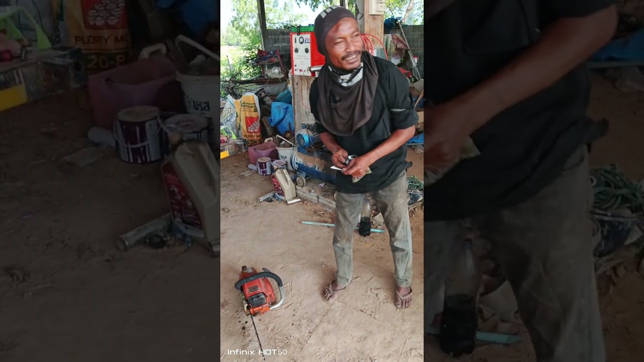 วันนี้หัวหน้าก่ำเราก็เตรียมไปตัดไม้อีกแล้วครับเติมน้ำมันคนและน้ำมันเครื่องก่อน🤣🤣🤣 #วิถีชีวิตอีสาน