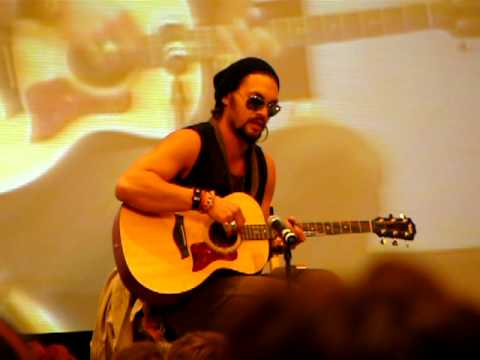 Jason Momoa Playing Guitar at SG Con