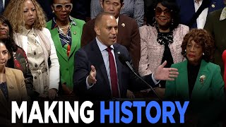 Hakeem Jeffries BREAKS RECORD For Longest Filibuster In House With 'Magic Minute' Speech | TRENDING