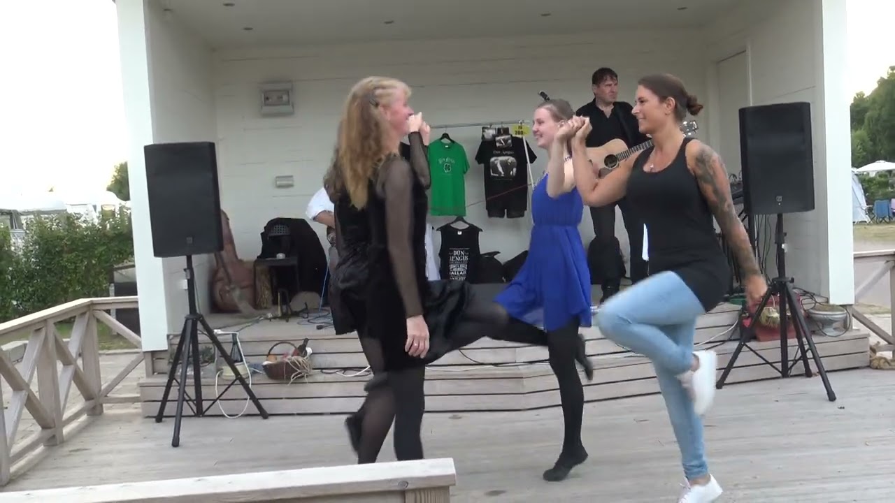 Båstads Camping "Dun Aengus" Irish song folk music Dans. Photo: Jan Westerling (c) 2022