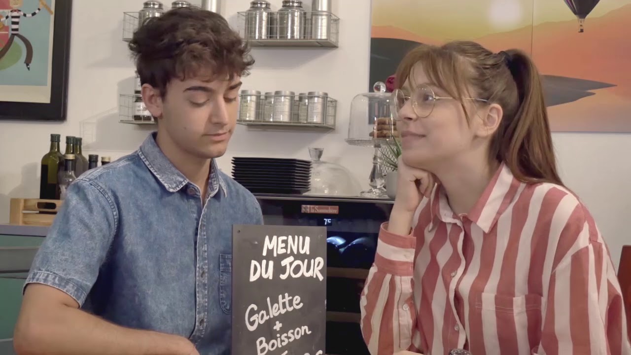 clip 09 A la creperie - YouTube