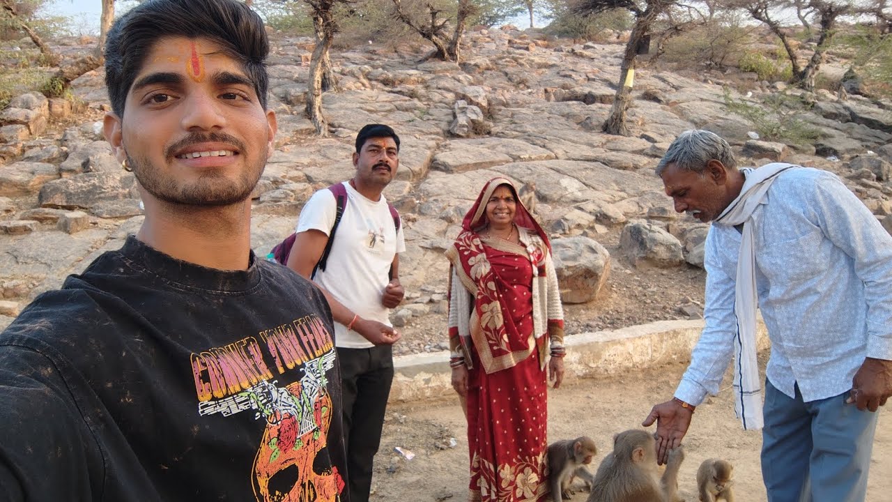 गिरिराज महाराज गोवर्धन पर्वत की परिक्रमा संपन्न हुई राधे राधे 🙏♥️