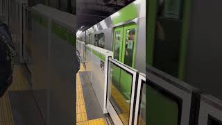 【ローソン】E235系0番台トウ31編成【02G】東京・上野方面行き　品川駅到着