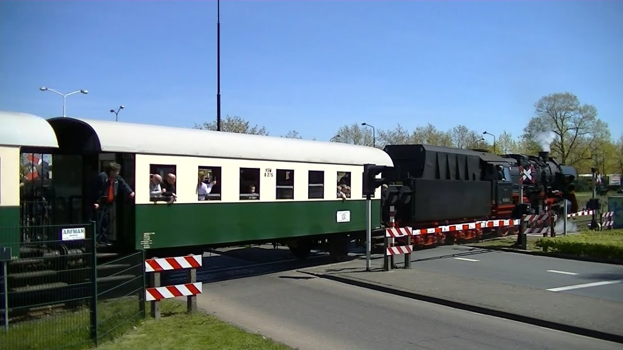 Spoorwegovergang Apeldoorn // Dutch railroad crossing