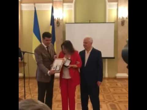 Офеційне нагородження орденом "Берегиня України" Першим президентом ...